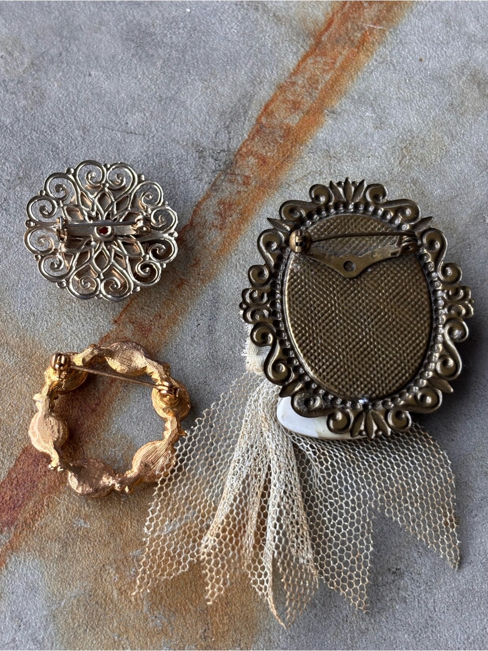 Vintage Victorian Brooch Trio Lot Pink Cameos Art Deco Lady Face Coquette - Picture 6 of 7